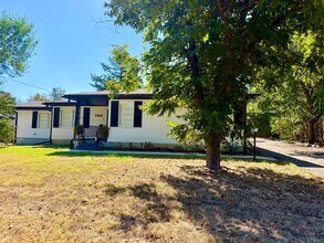 Building Photo - 3808 Beverly Dr