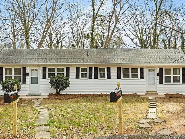 Building Photo - 407 Yardley Ct