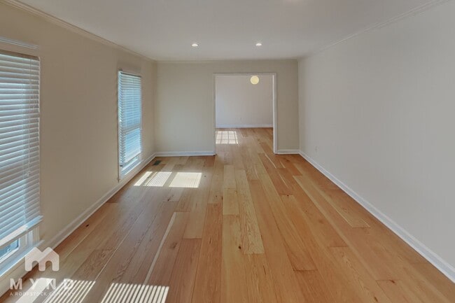Building Photo - 2335 Hickory Crest Dr