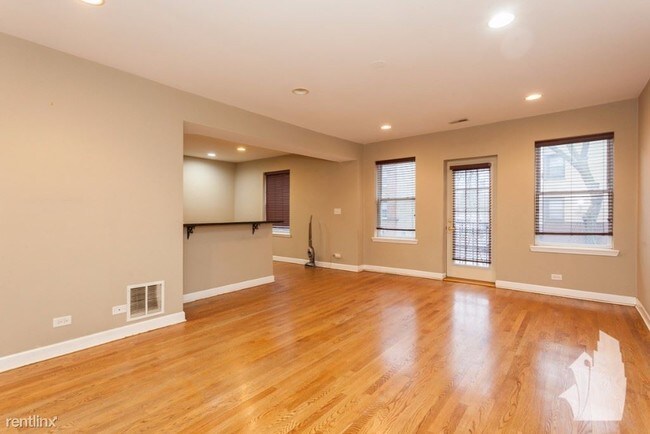 Building Photo - 2618 W Rosemont Ave