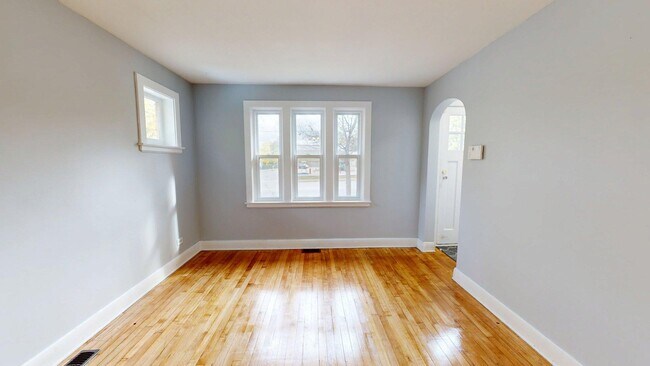 Building Photo - COZY TWO BEDROOM BUNGALOW WITH LARGE YARD