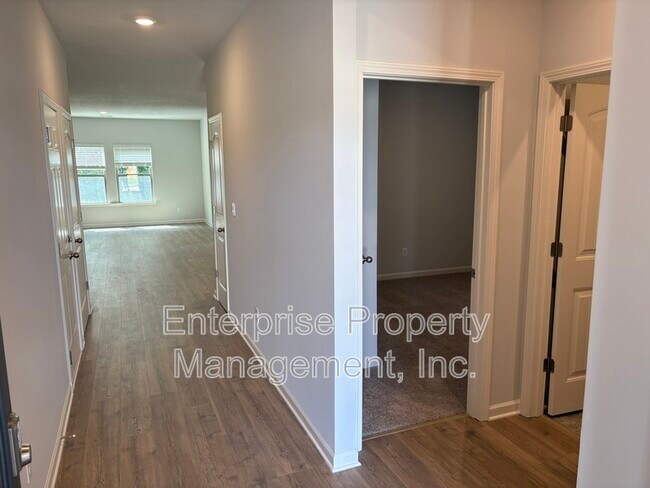 Building Photo - 385 Windemere Lp