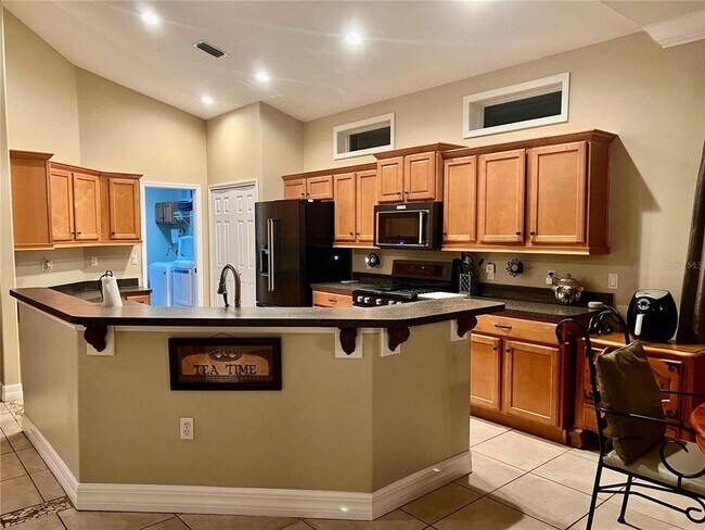 Building Photo - 6614 64th Terrace E