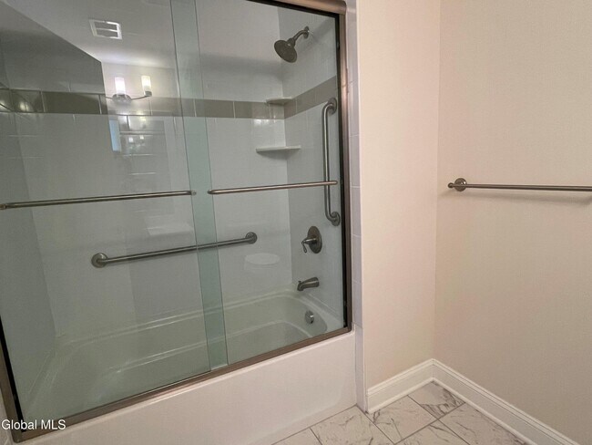 Foto del edificio - 233 Lake Ave