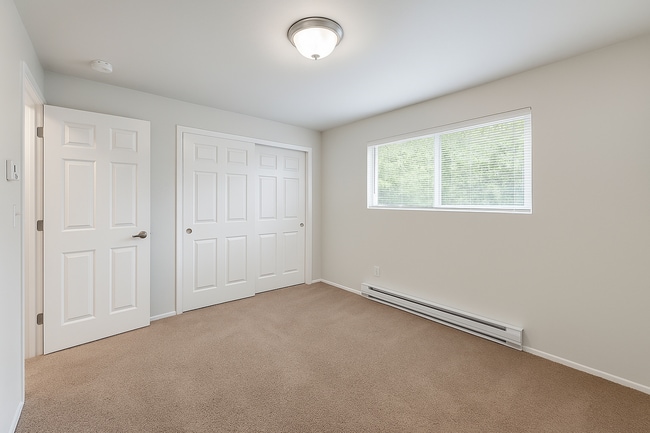Building Photo - Newly Renovated 2 Bedroom in Wedgewood!