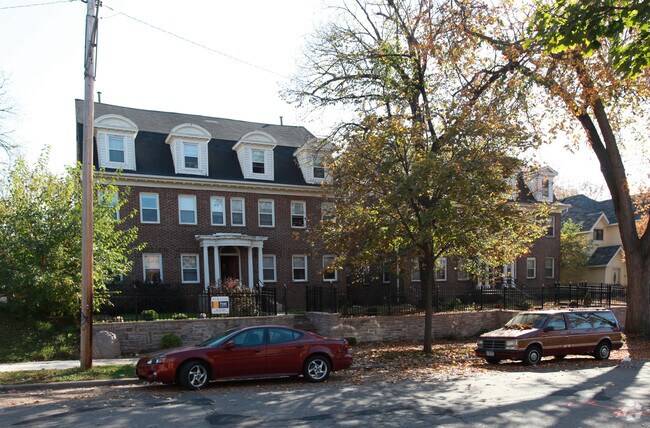 Building Photo - Eat Street Brownstones