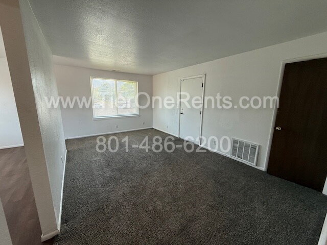 Building Photo - NO DEPOSIT option available for qualified ...