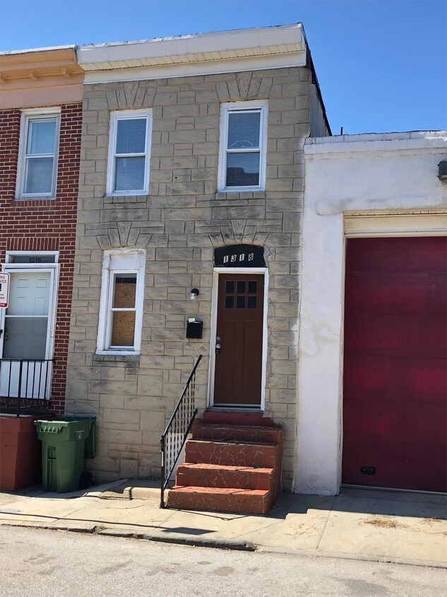 Primary Photo - 1318 N Spring St