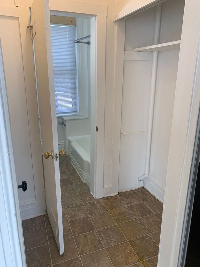 Building Photo - Available Now! Studio Apartment