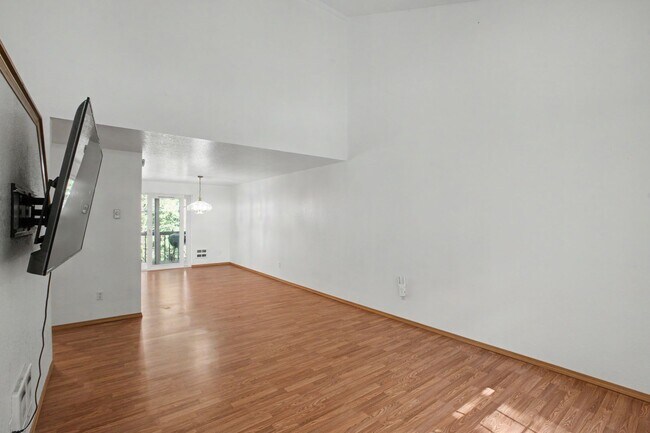Foto del edificio - Beautiful 3-Bedroom Home in a Gated Community with Resort-Style Amenities