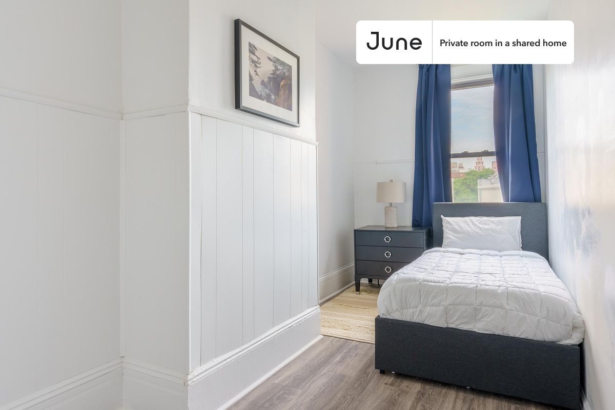 Foto principal - Room in Shared 4 bed/1 bath home