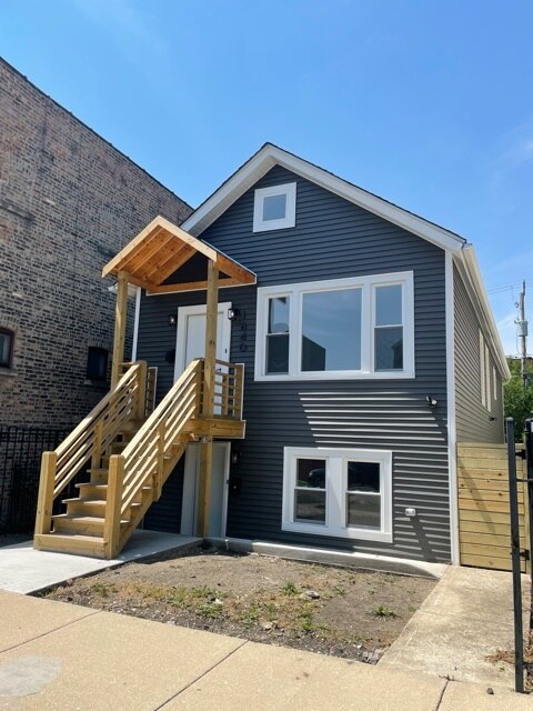 Building Photo - 1840 N Mozart St