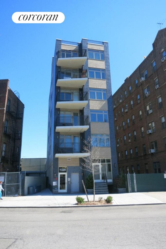 Foto del edificio - 1329 E 17th St