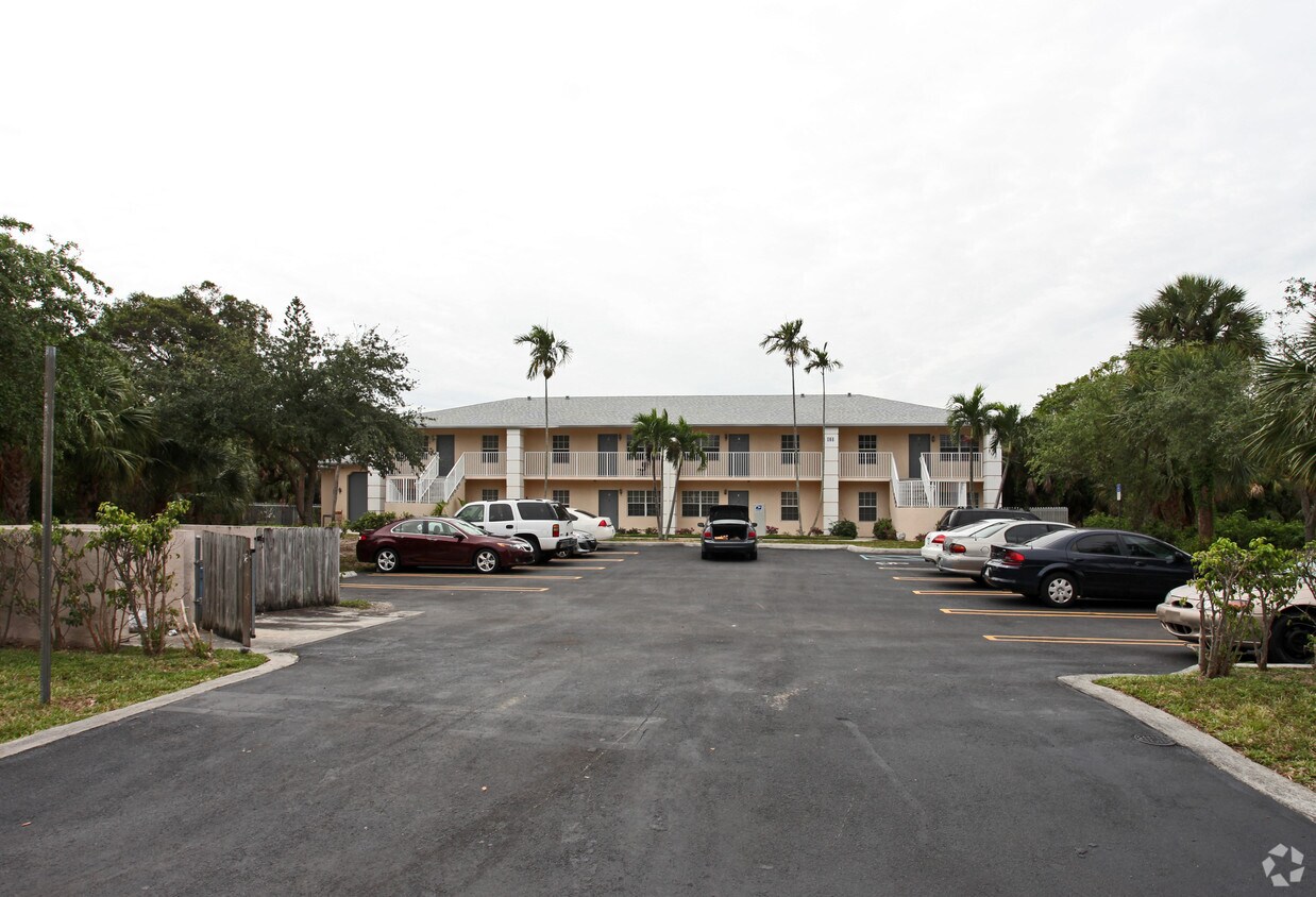 Foto del edificio - 820 SW 9th St