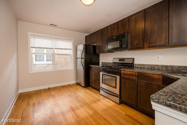Building Photo - 6433 N Damen Ave