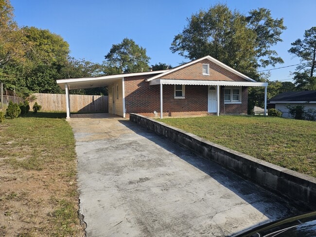 Foto del edificio - 5807 Hunter Rd