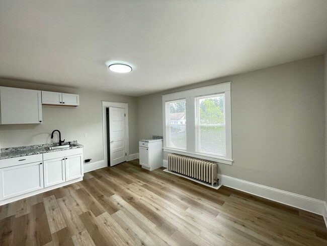 Building Photo - 55 Henriette St
