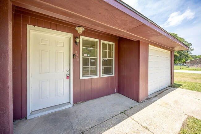 Building Photo - 1520 Kingfisher Dr