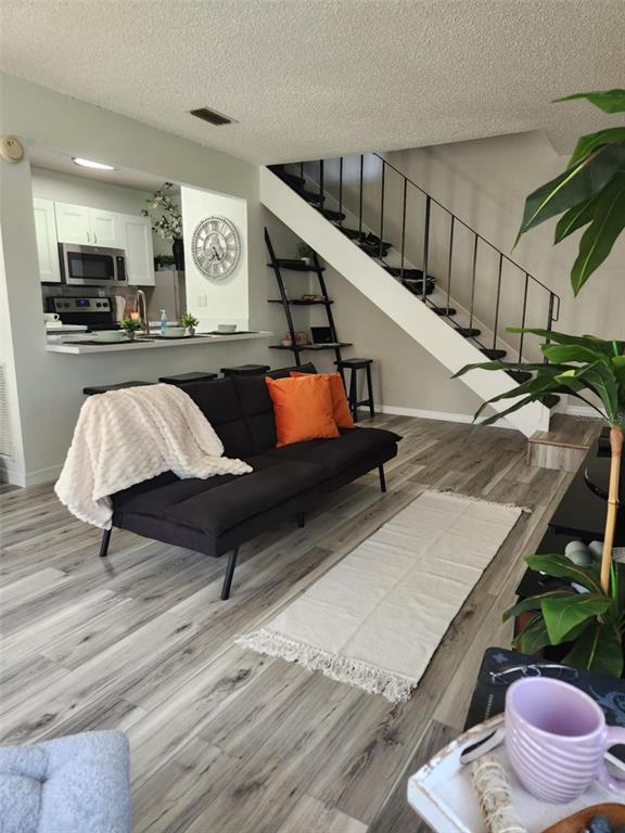 Foto del edificio - 1833 Bough Ave