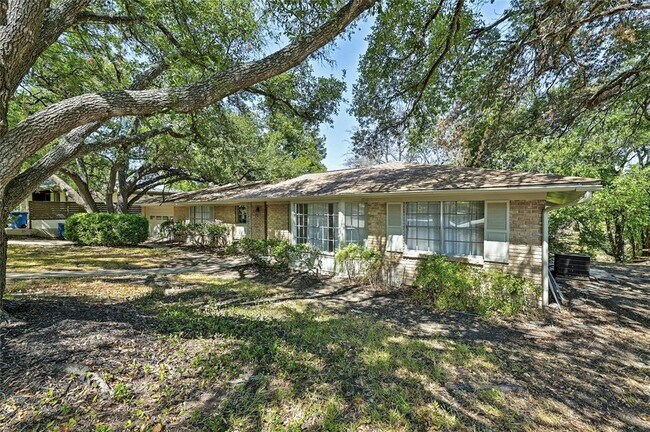 Building Photo - 5603 Ridge Oak Dr