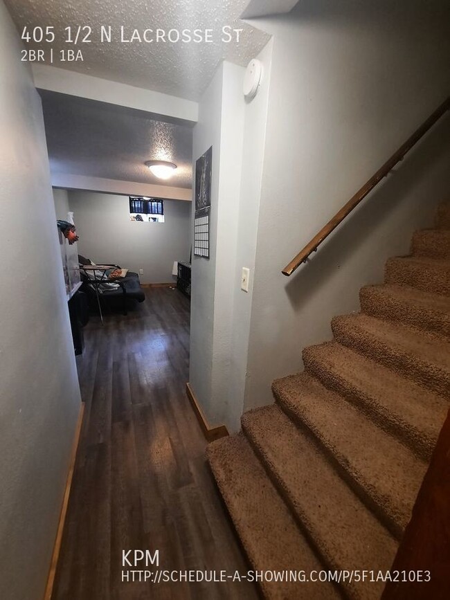 Building Photo - 2 BED | 1 BATH | BASEMENT APARTMENT | NORTH