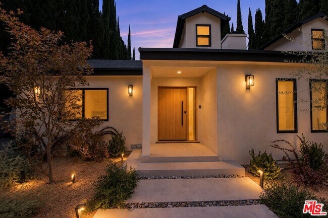 Building Photo - 5953 Oakdale Ave