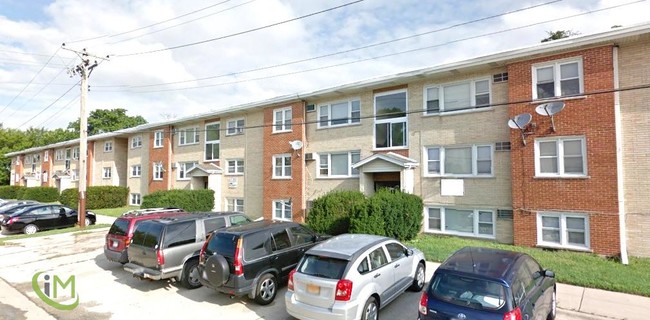 Building Photo - 9612 IVANHOE Ave