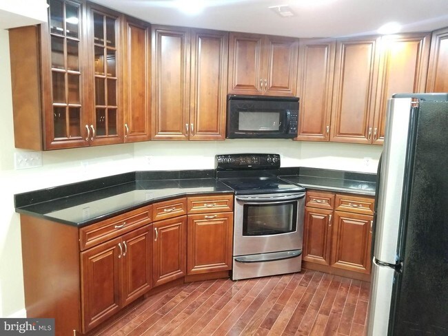 Foto del edificio - 320 61st St NE
