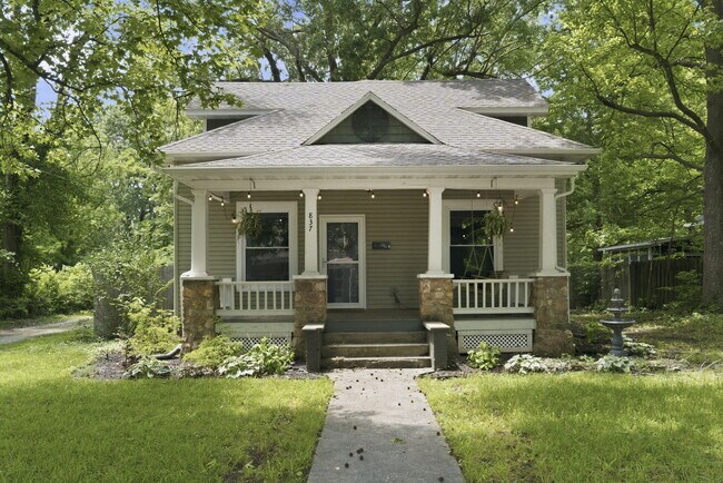 Foto del edificio - 837 S Kentwood Ave