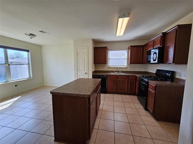 Building Photo - 629 Lazy Crest Dr