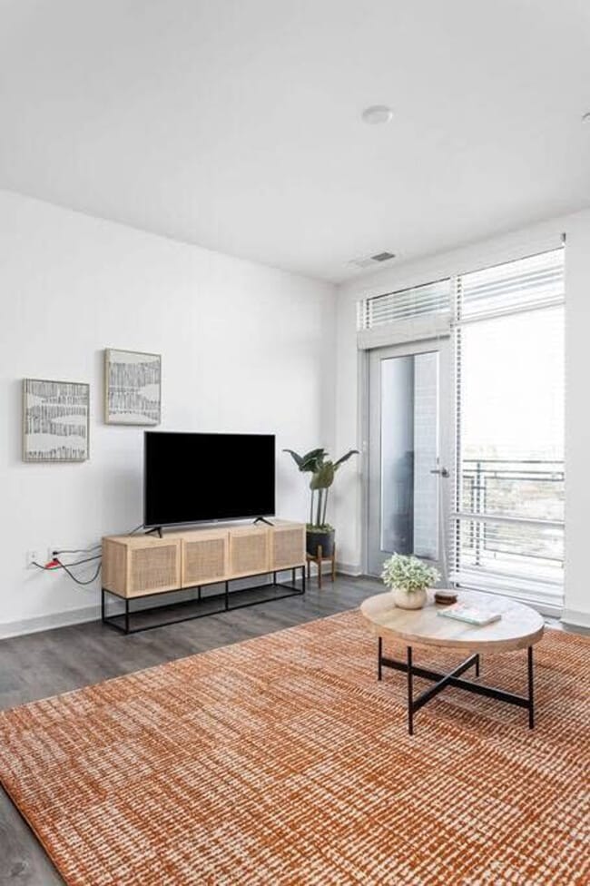 Foto del edificio - 747 N College Ave