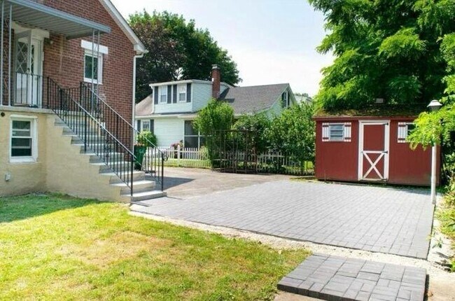 Foto del edificio - 33 Mead Ave