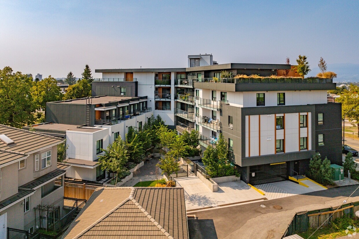 Building Photo - Nell’s Place