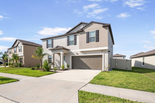 Building Photo - Newer Construction Rental with Open Layout...