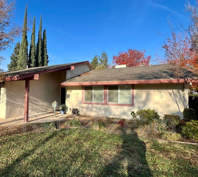 Building Photo - 965 Northwood Dr
