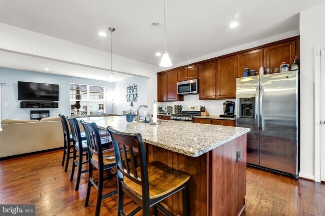 Building Photo - 204 Marina View Ct