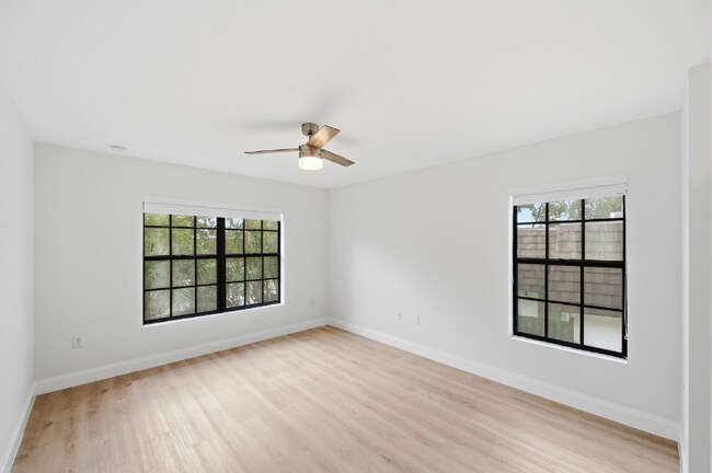 Foto del edificio - 2691 Albatross Rd N