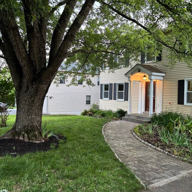Building Photo - 2604 Quincy Adams Dr