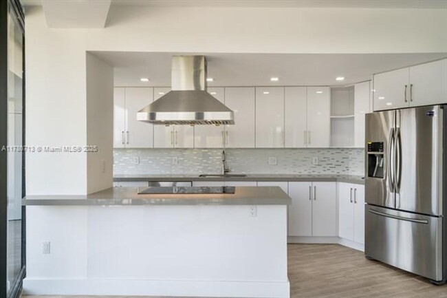 Foto del edificio - 720 NE 69th St