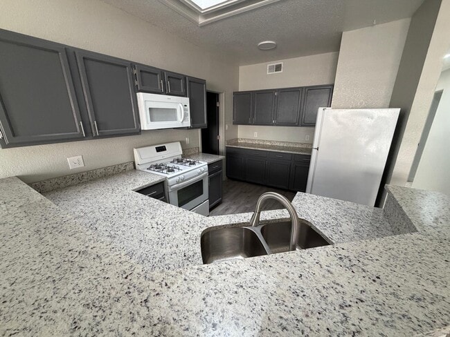 Building Photo - 4724 Loma de Cobre Dr