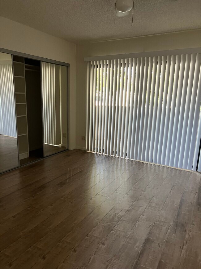 Foto del edificio - 14646 Dickens St