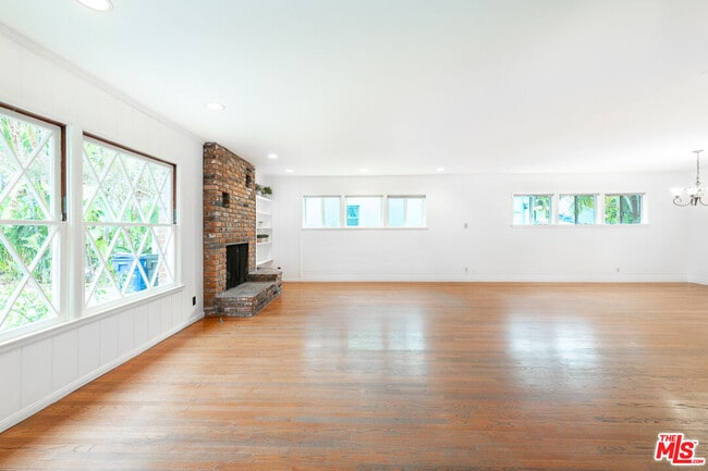 Foto del edificio - 10524 Bloomfield St