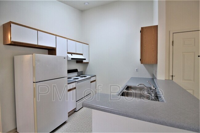 Foto del edificio - 2207 S Stephen Ave