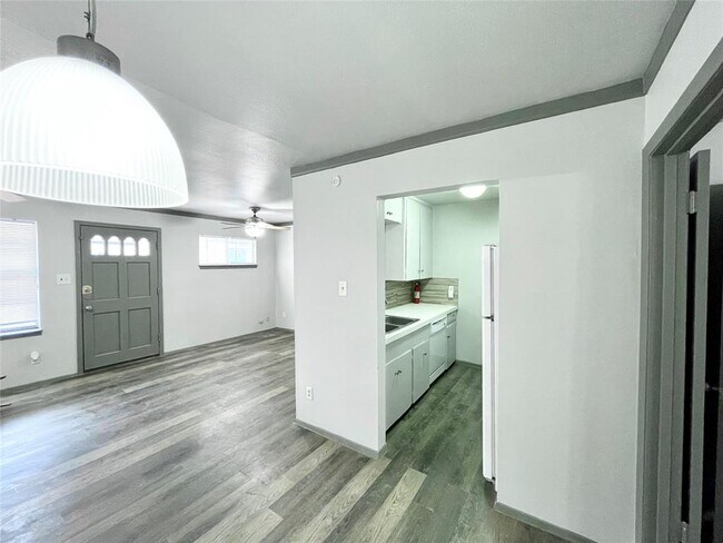 Building Photo - 1307 Willard St