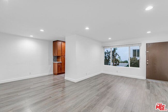 Building Photo - 1837 N La Brea Ave