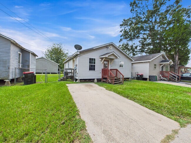 Foto del edificio - 3 bed, 2 bath home now available in Lafaye...