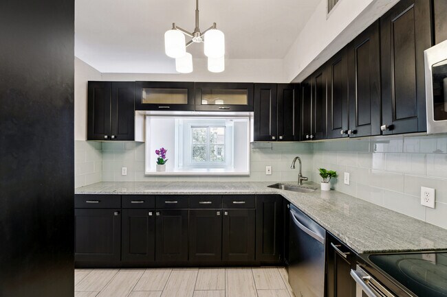 Foto del edificio - 724 5th ST NE