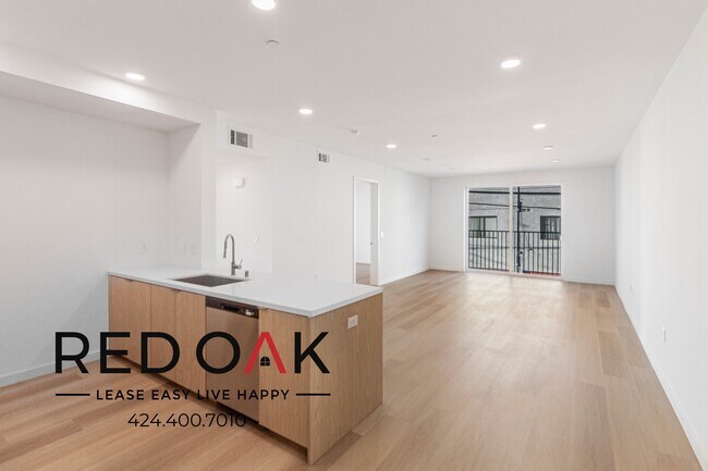 Foto del edificio - Amazingly Spacious and Bright Three Bedroo...