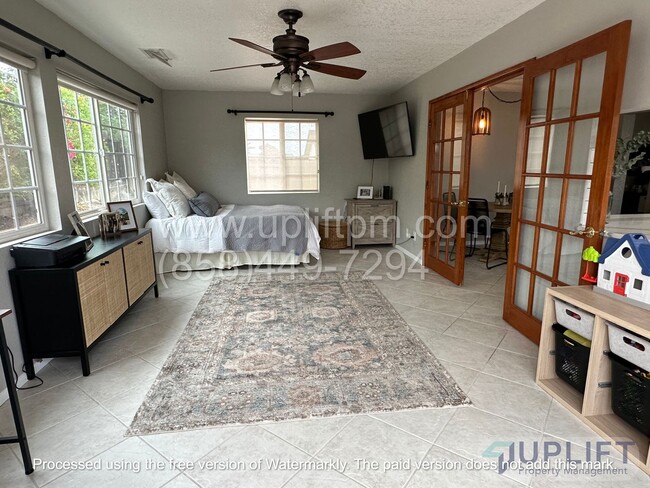 Foto del edificio - 2 BED , 2 BATH WITH BONUS ROOM, LARGE FENC...