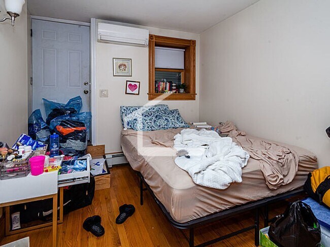 Building Photo - Nice 4 bed in Beacon Hill